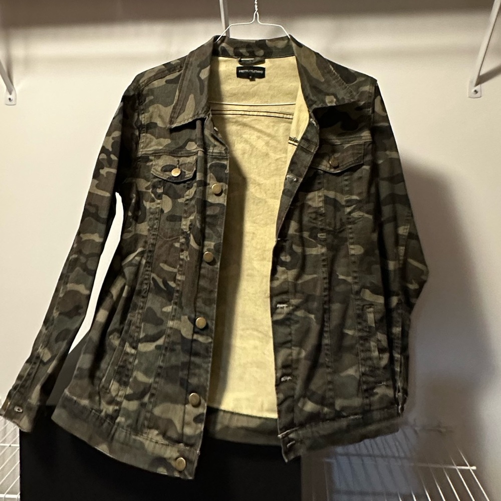 Prettylittlething Jacket / size 8